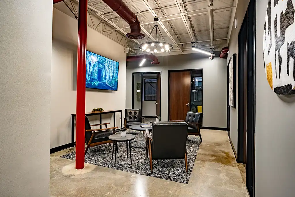 1100 West 23rd Urban Office by Yellow Crown Construction